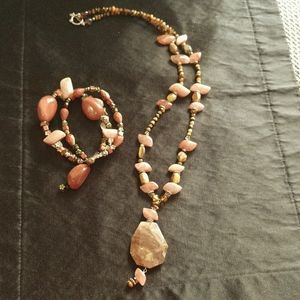 Polished stone necklace and bracelet set
